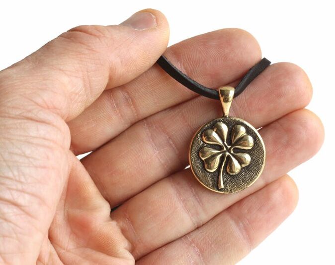 amulet four-leaf clover-brings happiness and love