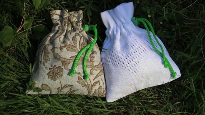 Homemade bags with herbs and stones attract success in business